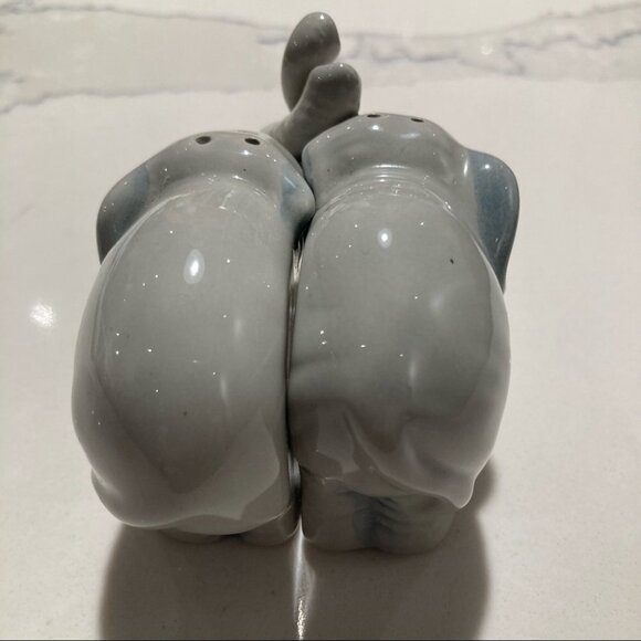 SALT & PEPPER  Shaker Intertwined Trunk Elephants Ceramic - Picture 7 of 7